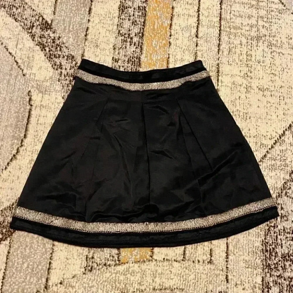 BCBGMAXAZRIA Pleated A-Line Gold Chain Hem Metallic Skirt - Picture 7 of 10